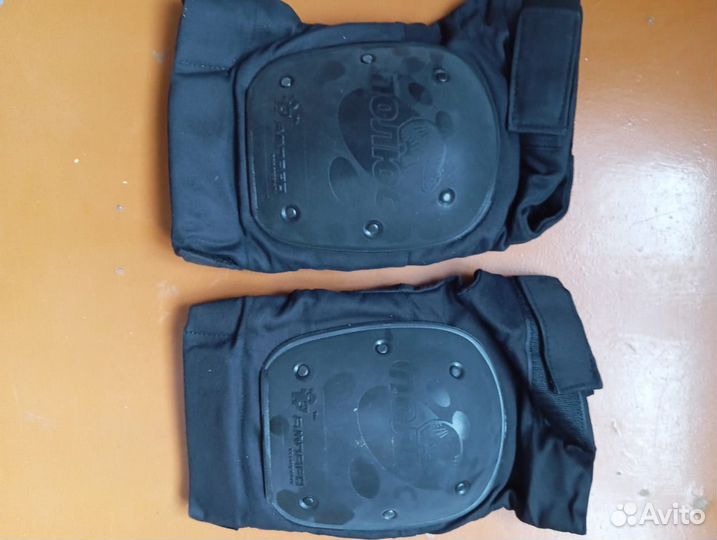 Наколенники