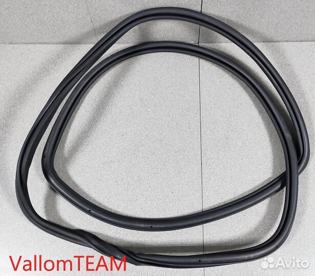 Лот Q8 Уплотнитель двери задний правый Audi Q7