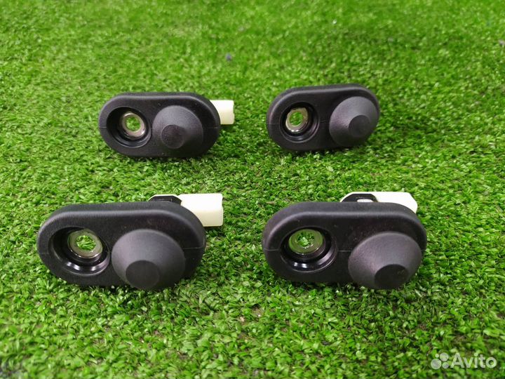 Концевики дверей Комплектом Toyota Wish ZNE10