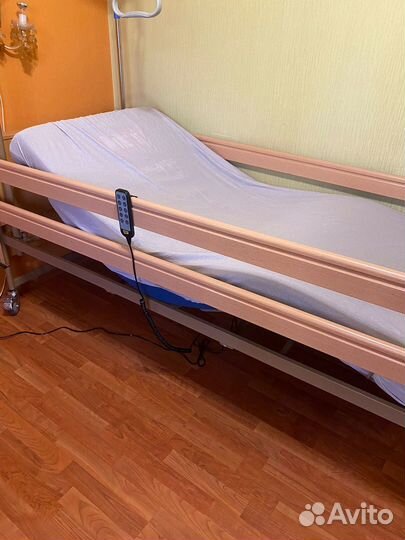 Медицинская кровать MET с матрасом