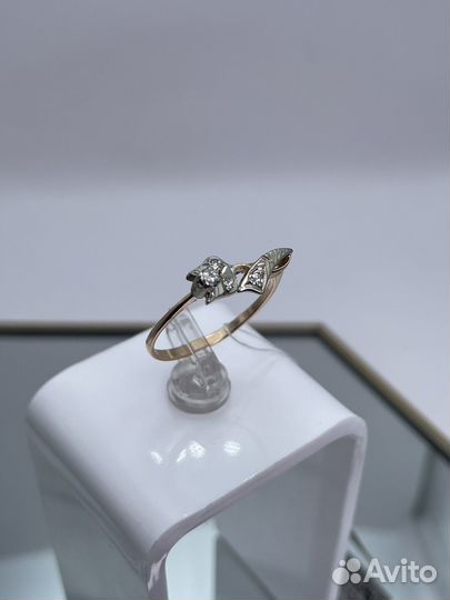 Золотое кольцо с бриллиантом 0.12 ct