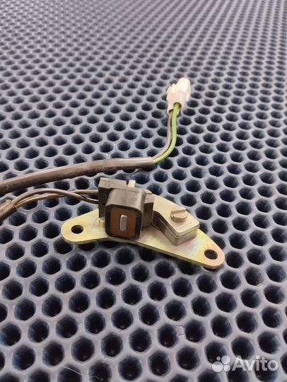 Suzuki gsxr 600 k1 k2 k3 n727 датчик холла