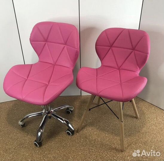 Комплект стульев для мастеров маникюра