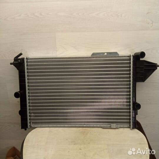 Радиатор охлаждения Opel Vectra A 1.8-2.0 МКПП