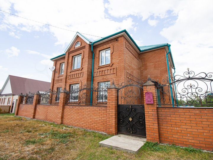 Коттедж 180 м² на участке 14,2 сот.