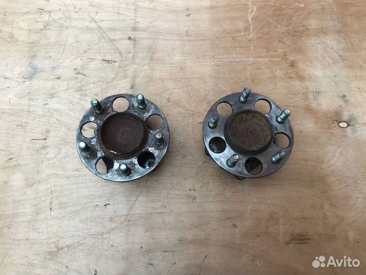 Ступица задняя Mitsubsihi Grandis NA4W 2WD