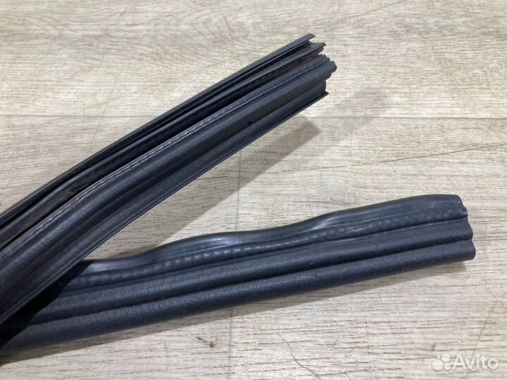 Уплотнитель капота Renault Duster универсал K9K