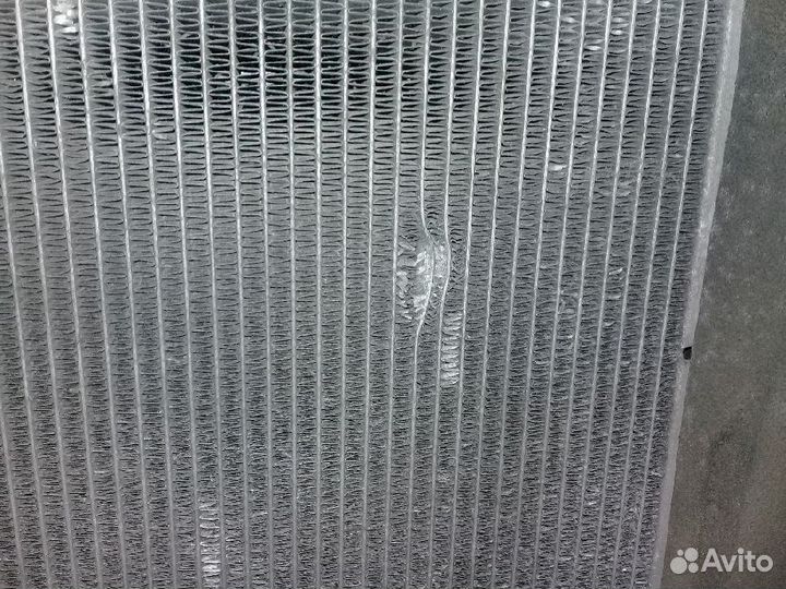 Радиатор водяной Toyota Land Cruiser FJ80 с дефект