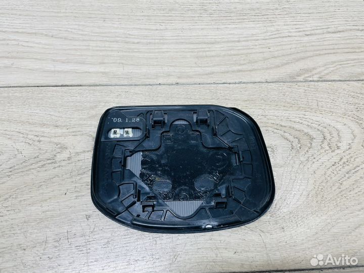 Зеркальный элемент левый Honda Accord 8 CU