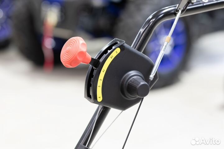 Снегоуборщик champion 556 ST