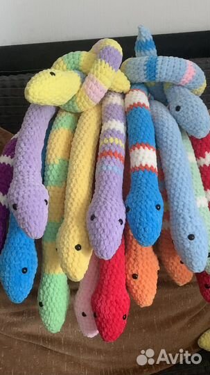 Игрушка вязаная змея
