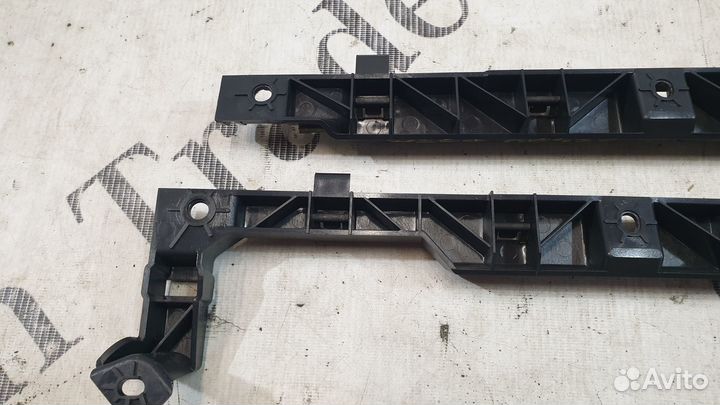 Кронштейн накладки порога Mercedes-Benz W220