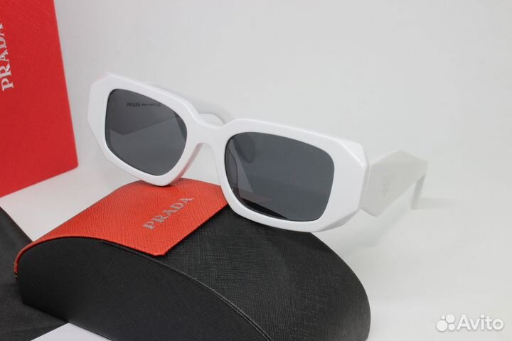 Солнцезащитные очки женские Prada с цепочкой