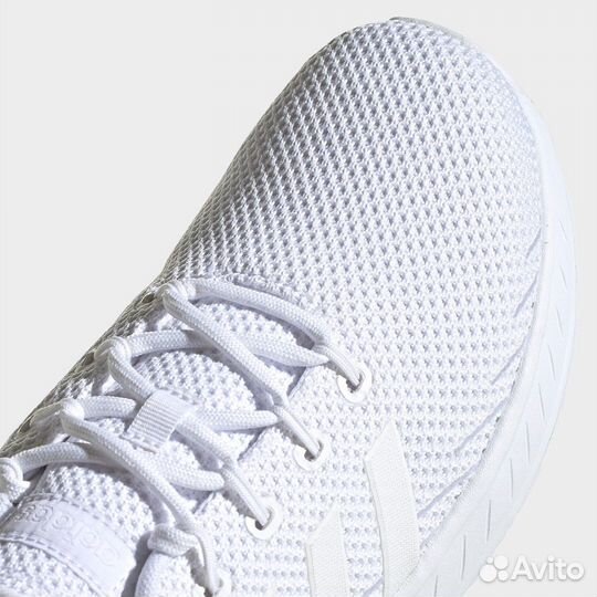 Белые кроссовки Adidas questar flow NXT