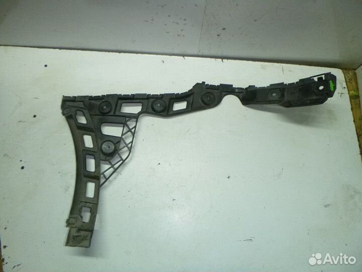 Направляющая заднего бампера правая Volkswagen pol