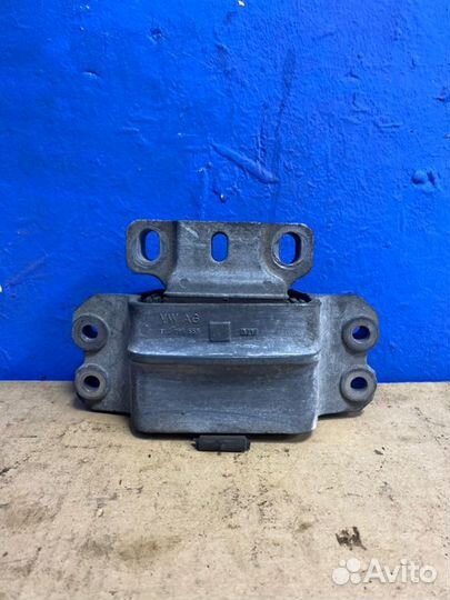 Подушка двигателя левая Volkswagen Jetta5 седан