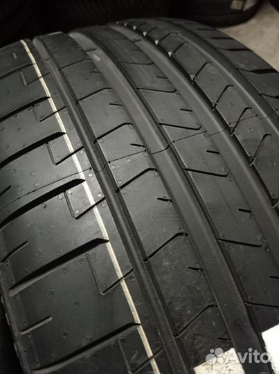 Pirelli P Zero PZ4 255/40 R20 и 285/35 R20 104Y