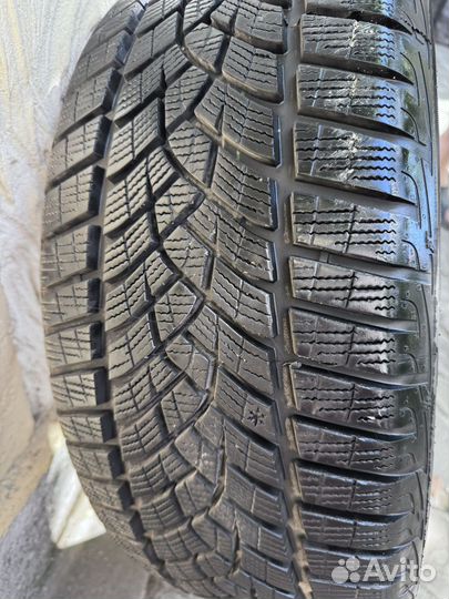 Goodyear UltraGrip Performance 225/50 R17