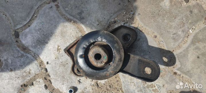 Подушка двигателя правая Toyota Vista SV30 3SFE