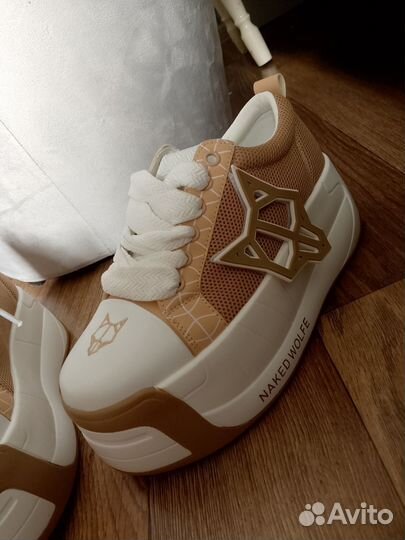 Кроссовки от Гонконгской Компании Naked Wolf