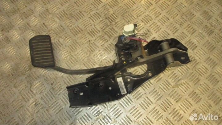 Педаль тормоза Volvo S80