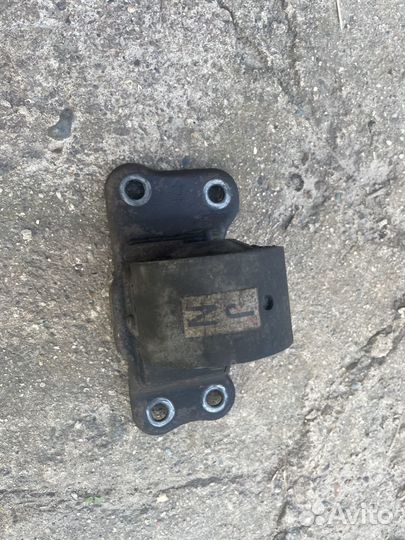 Левая опора двигателя mitsubishi lancer 9