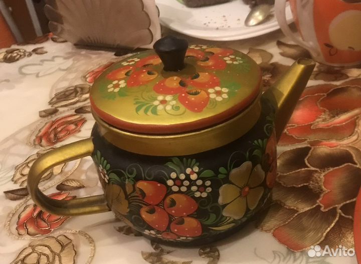 Поднос и посуда хохлама