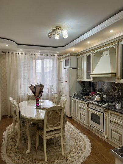 2-к. квартира, 90 м², 3/10 эт.