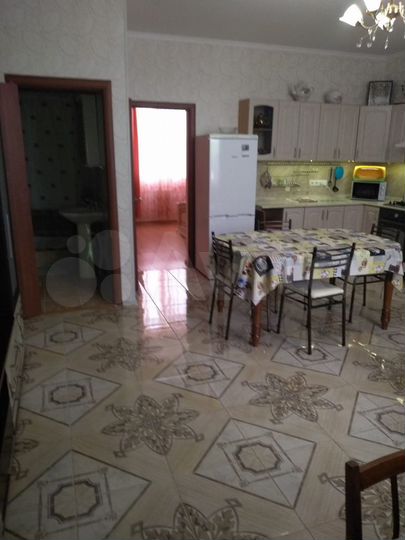 Комната 70 м², 1/2 эт.