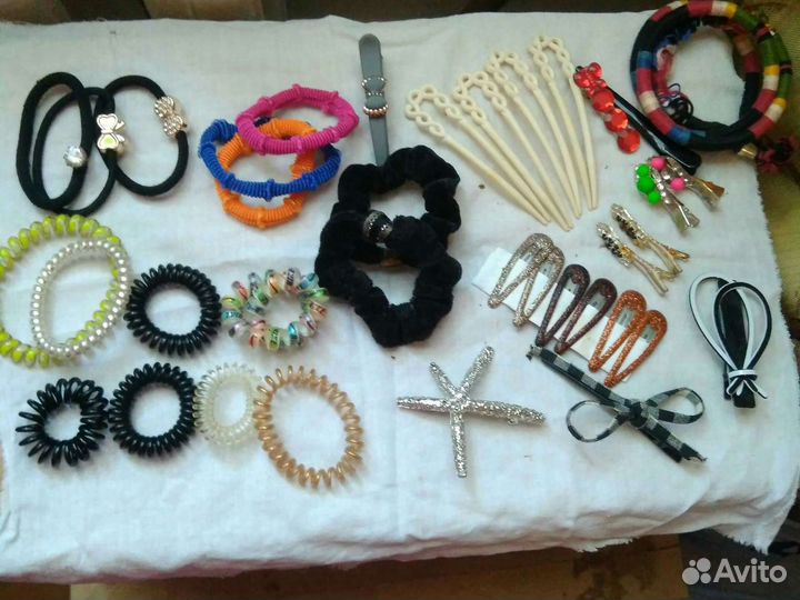 Расчёски,крабы,заколки, сумка