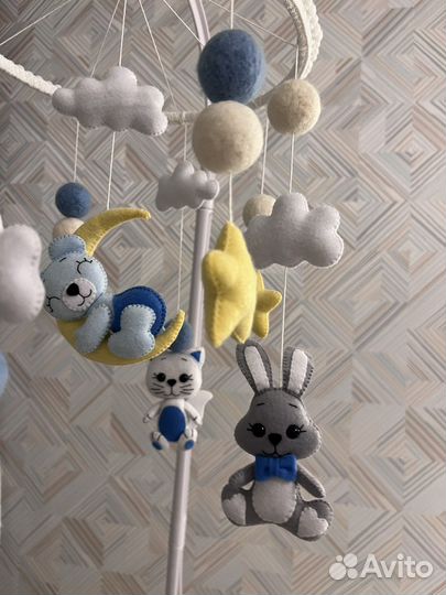 Мобиль в кроватку из фетра