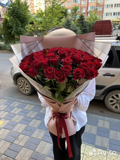 51 роза от 2000