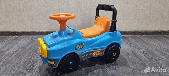 Машинка каталка толокар