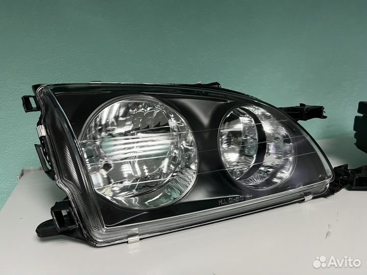 Фары Toyota Caldina 210 Темные