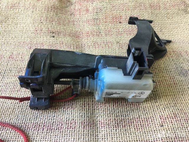 Активатор лючка бензобака Mercedes w164