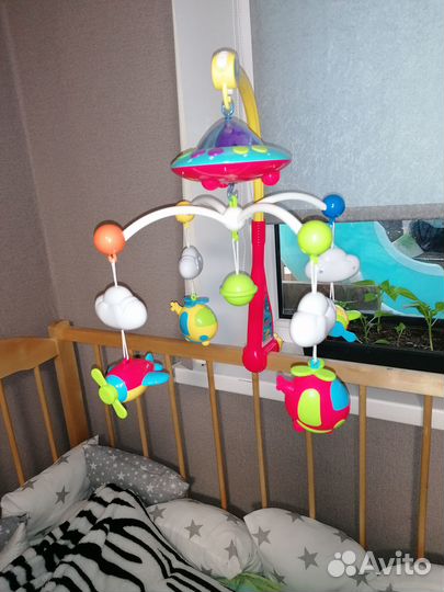 Музыкальный мобиль на кроватку