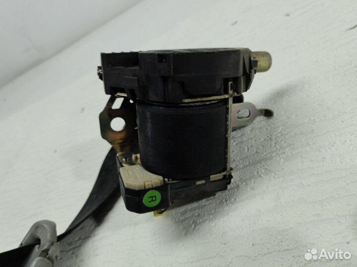 Ремень безопасности передний правый Toyota Avensis