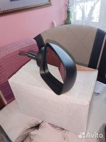 Правое зеркало от logan