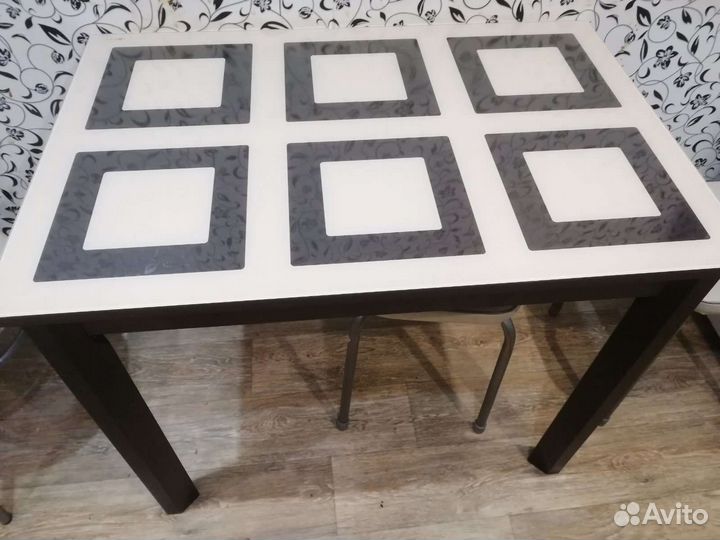 Кухонный стол