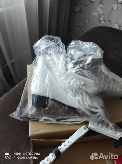 Коньки фигурные Larsen Nika, новые