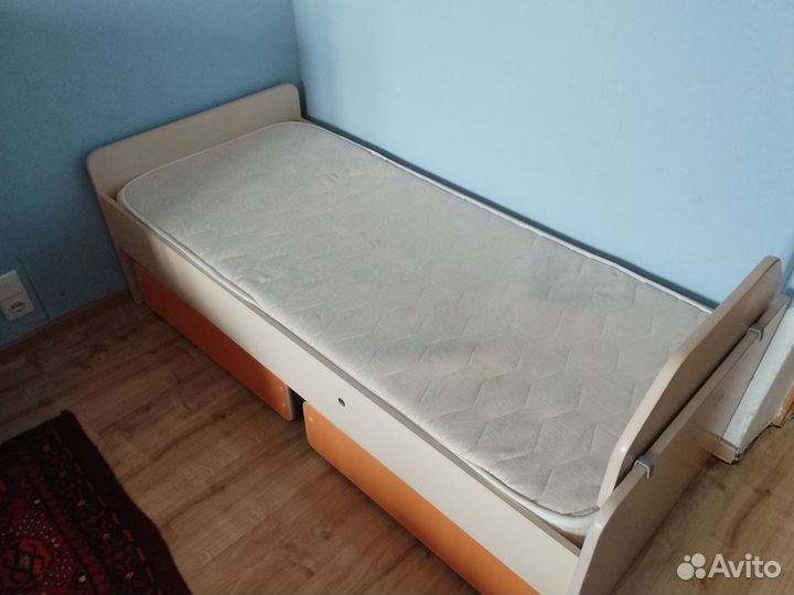Детская кровать с матрасом