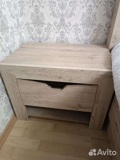 Тумба прикроватная