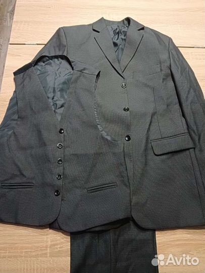 Школьный костюм на мальчика новый