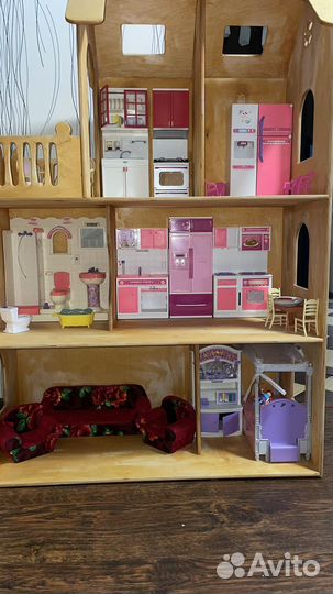 Большой кукольный домик деревянный с мебелью