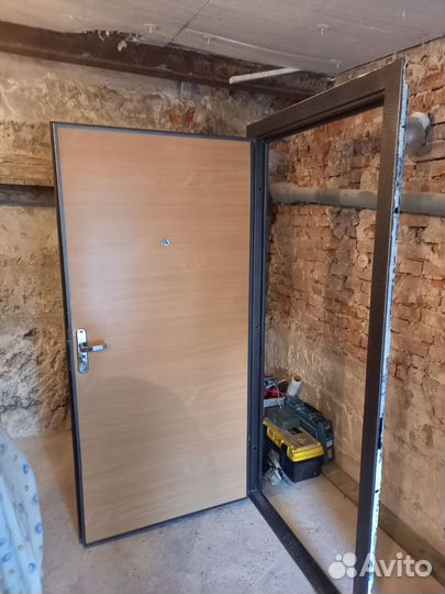 Дверь входная металлическая