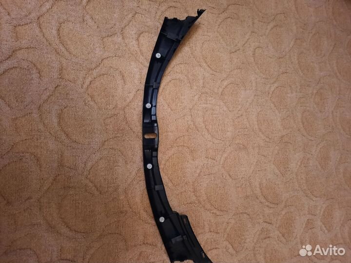 Накладка замка багажника rav 4 2013