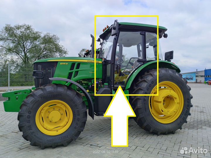 Стекло двери левое John Deere 6135B / 6095B