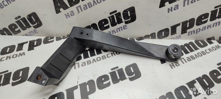 Крепление бампера заднее правое Volkswagen Touareg