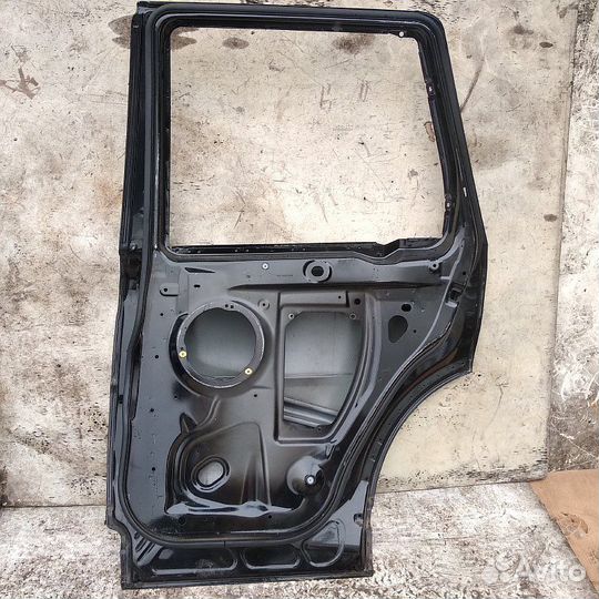 Дверь боковая задняя правая