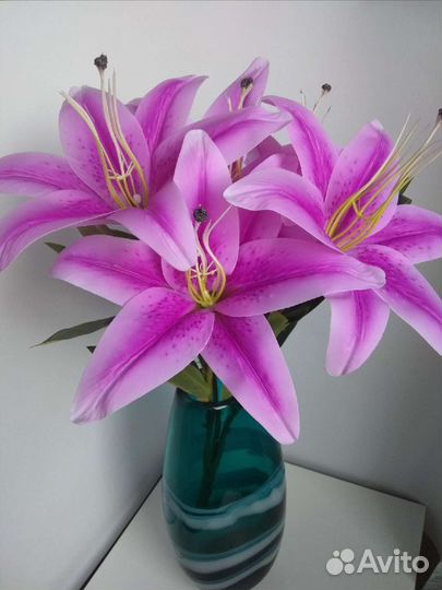 Букет искусственных роз, лилий